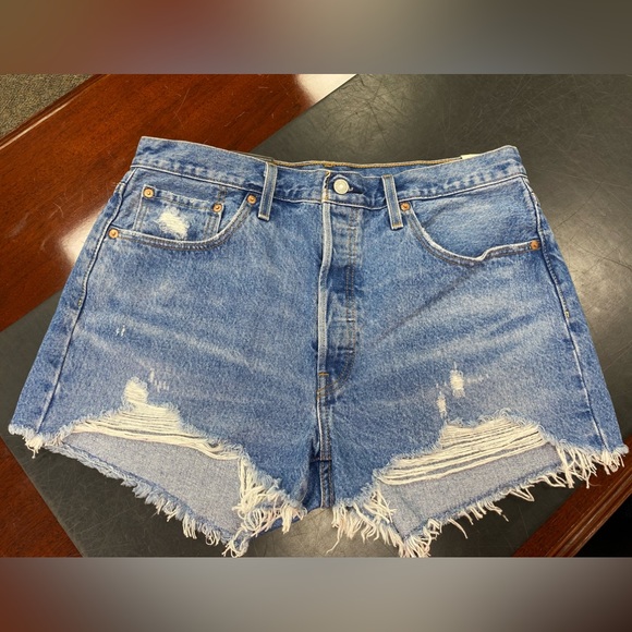 Brand new Women’s 501 shorts - Picture 2 of 3